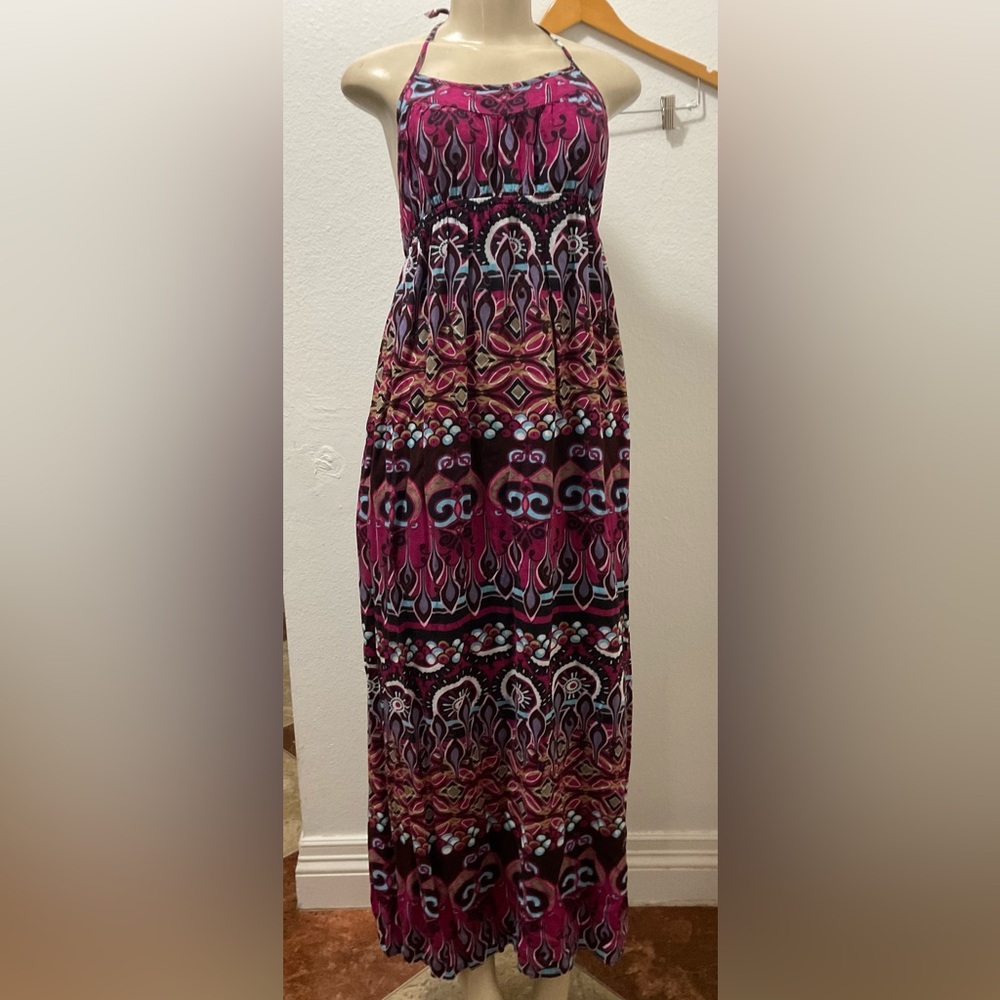Xhilaration women’s Pink patterned Maxi halter dress size M